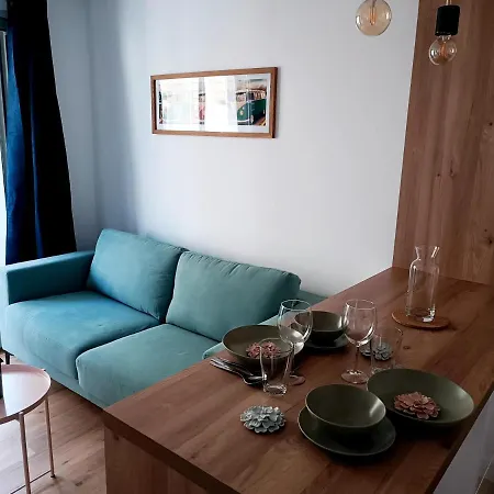 Refait A Neuf Centre De *