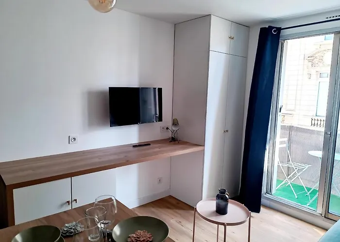 Refait A Neuf Centre De * טור