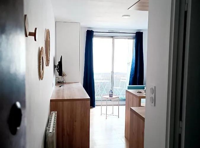 Refait A Neuf Centre De *